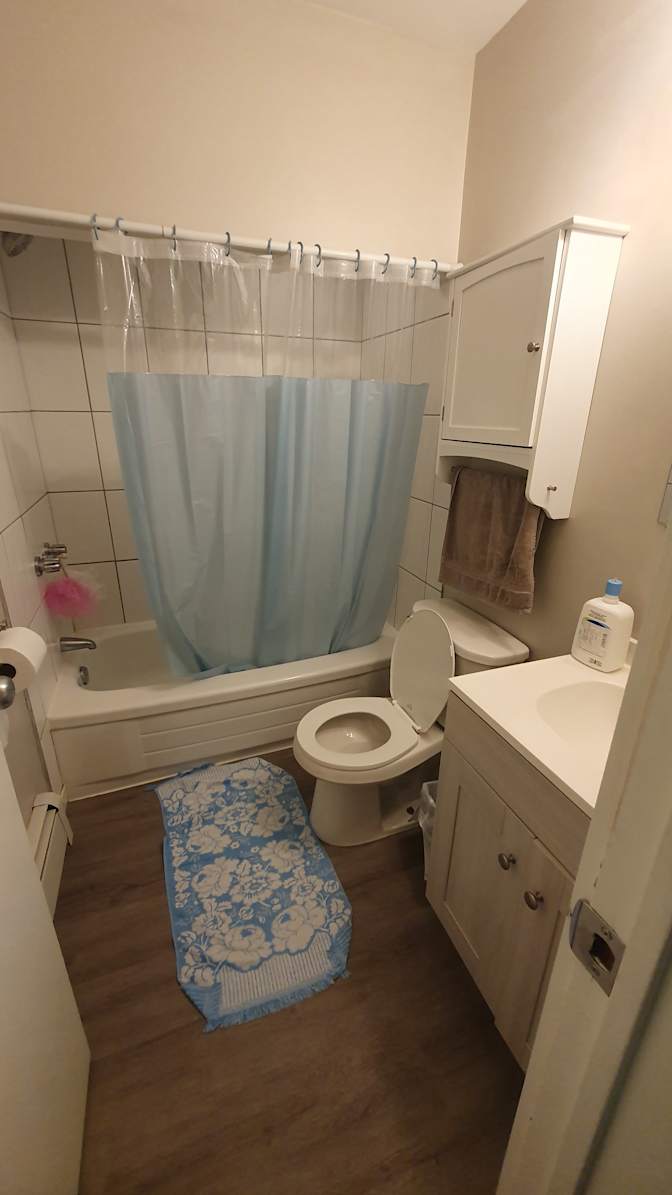 Leslie's room