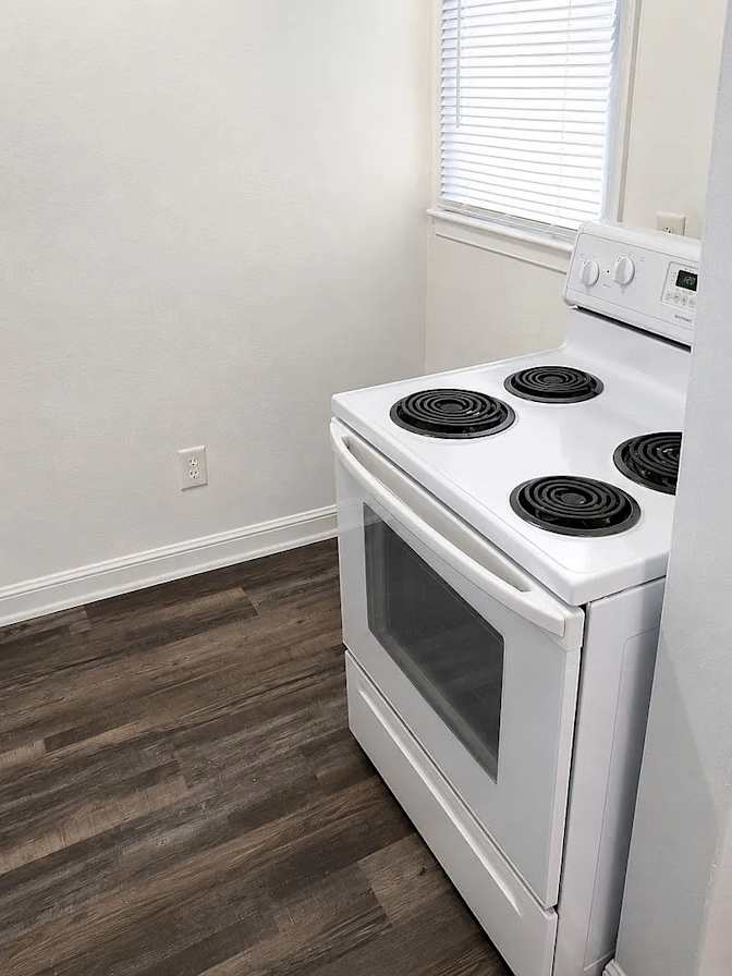 Alcove Rooms's room