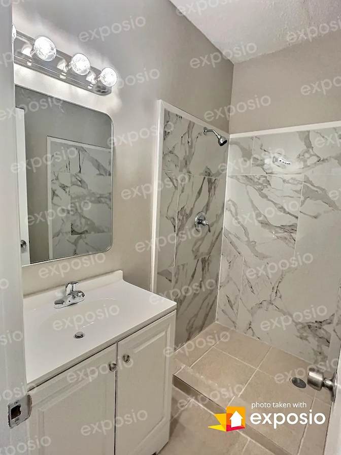 Alcove Rooms's room