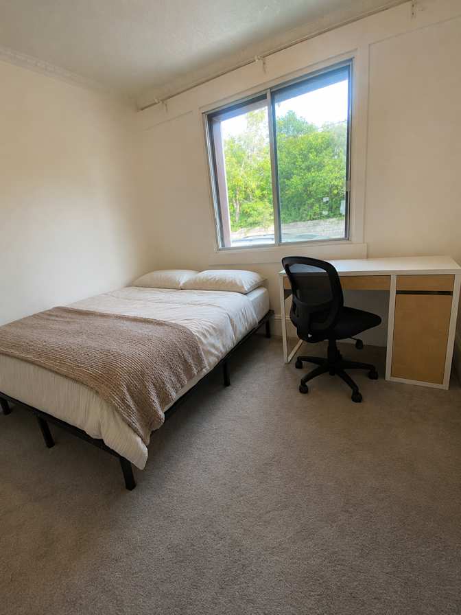 Issa's room