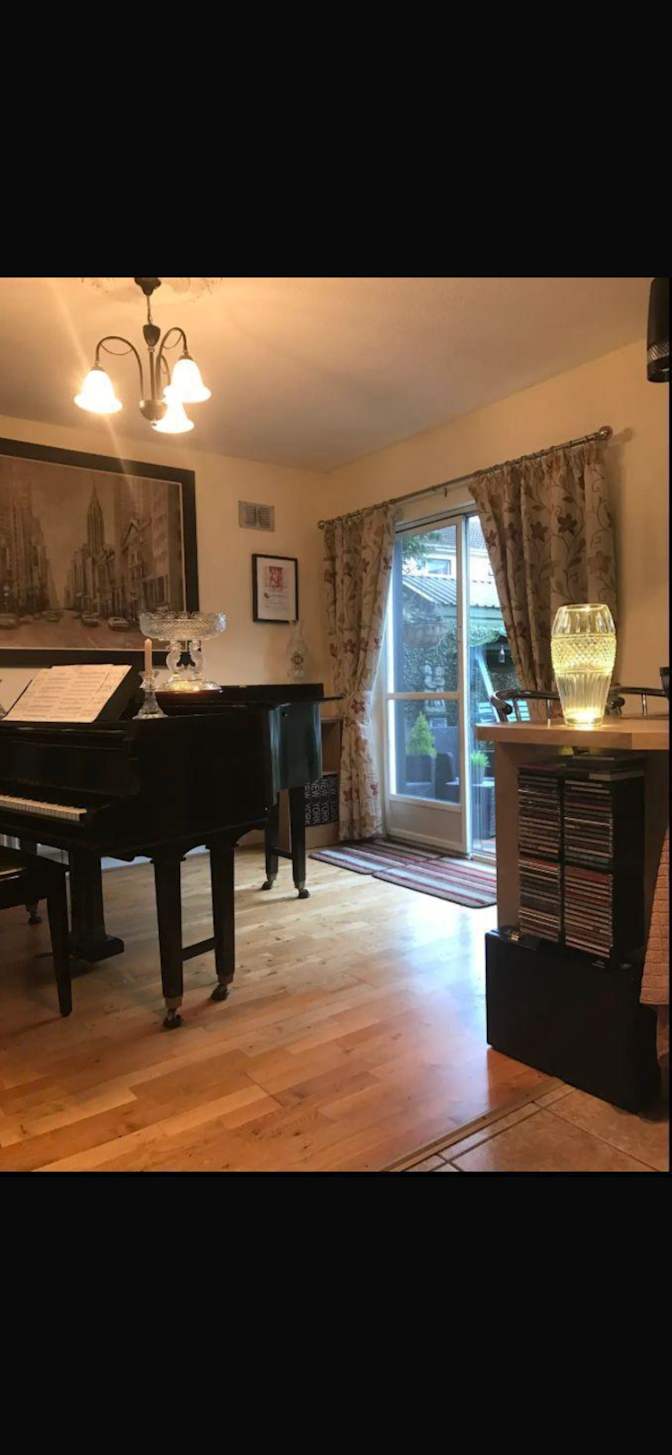 derek mckenna's room