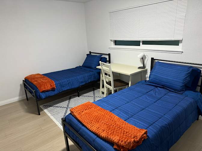 Lon's room