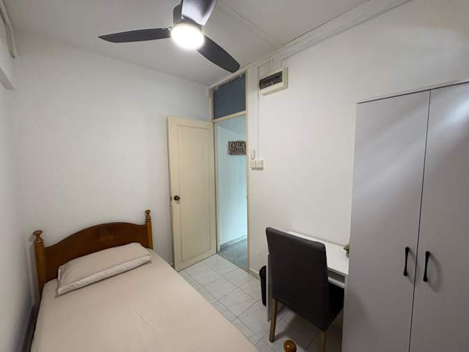 Khai Hung's room
