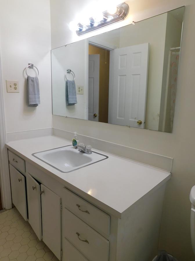 Carolina Realty Link's room