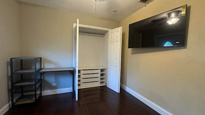 Renzo's room