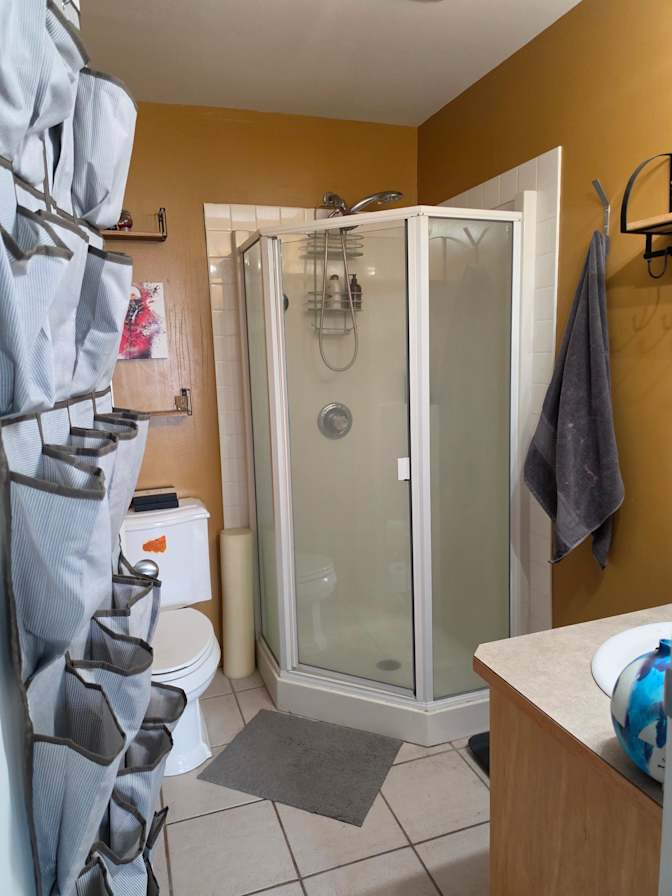 Arie P's room