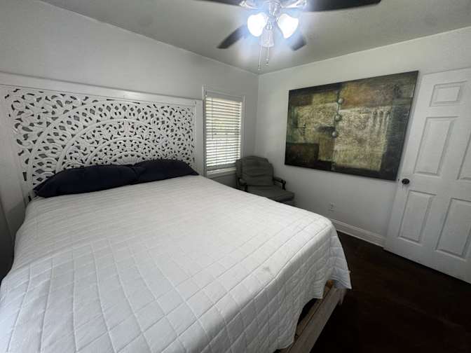 Alcove Rooms's room