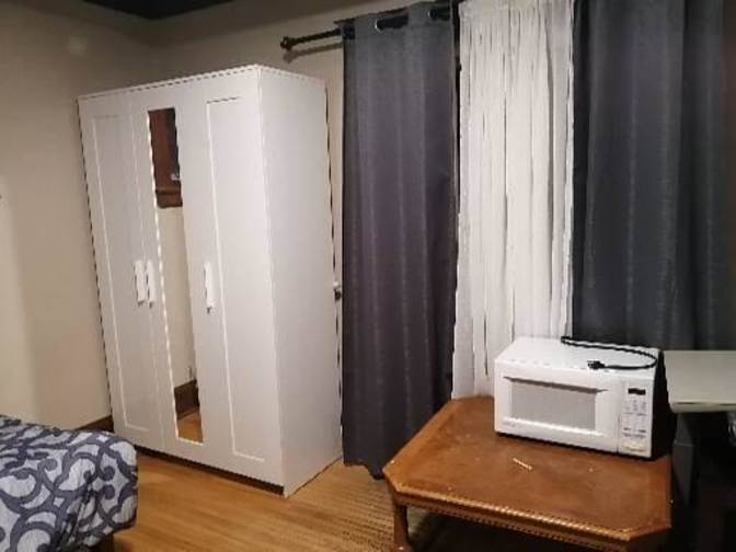 Alice.'s room