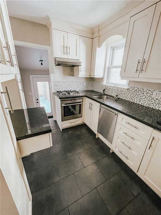 Tony Talebzadeh's room