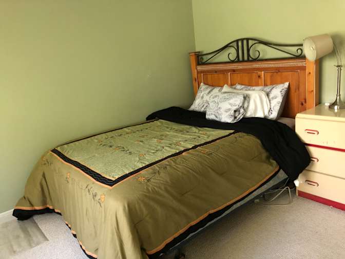Dee's room