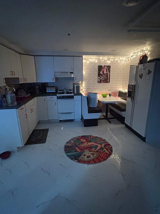 Lee's room