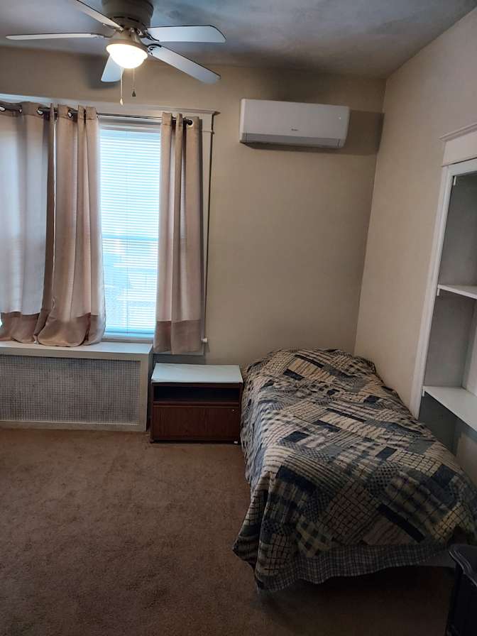 Carlos's room