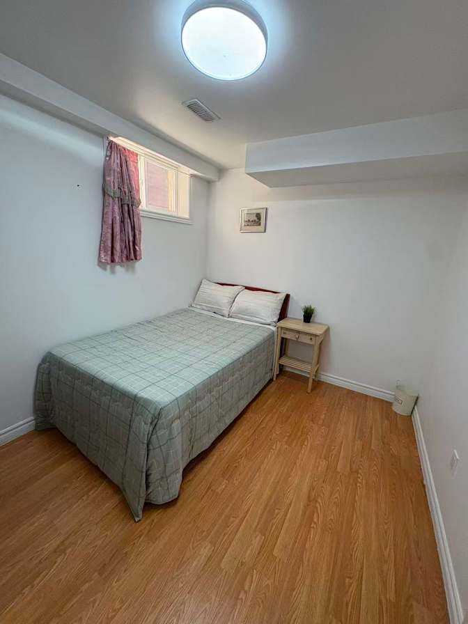 Bathurst Street - Photo 4