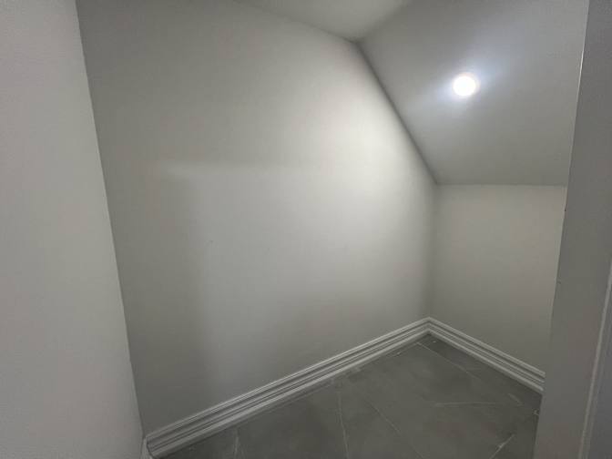 Tom's room