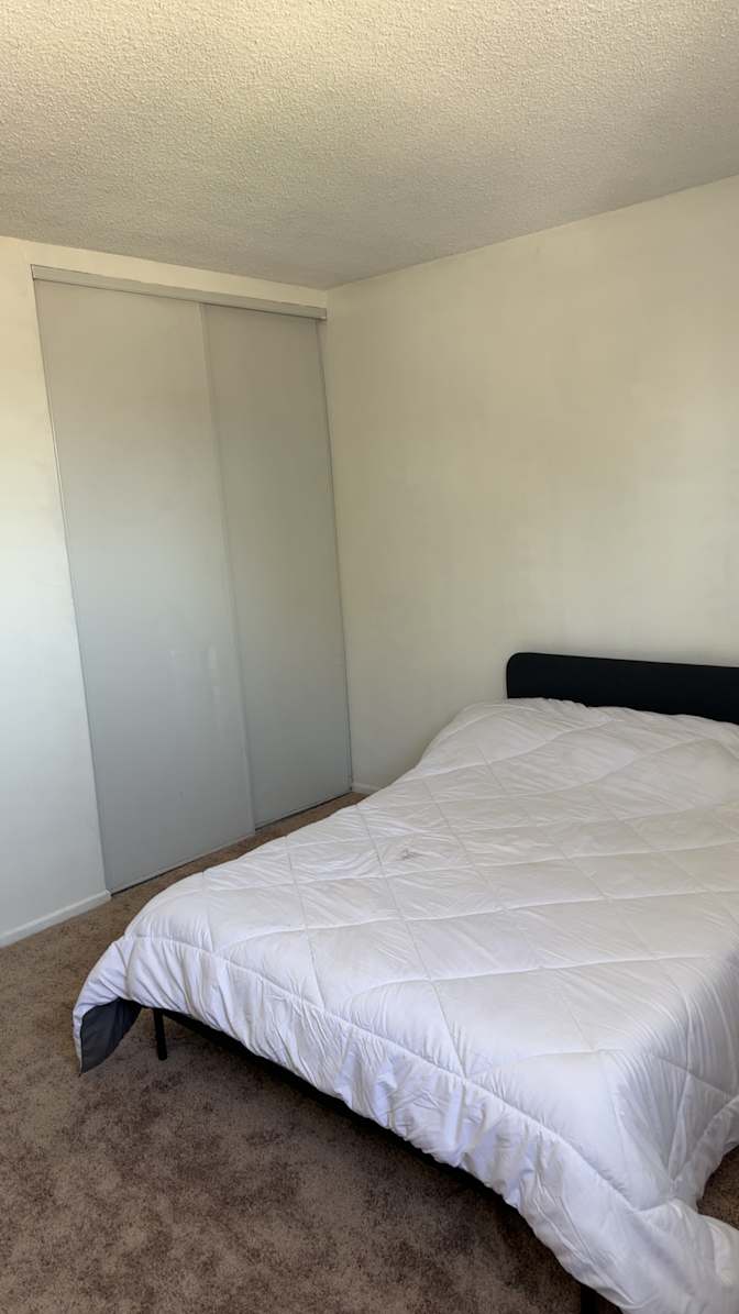O.C.'s room