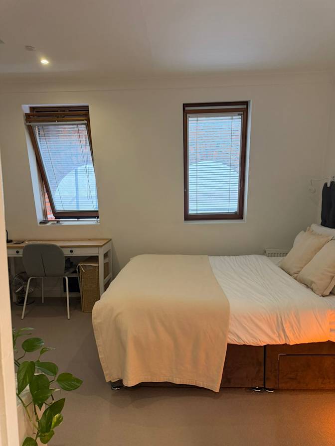 Arthat Gupta's room