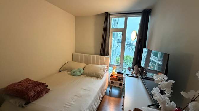Laura Saavedra's room