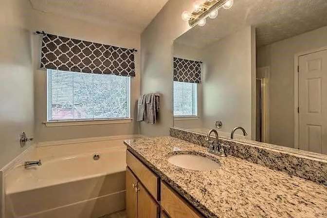 Alcove Rooms's room