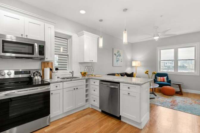 fully furnished South Boston home's room