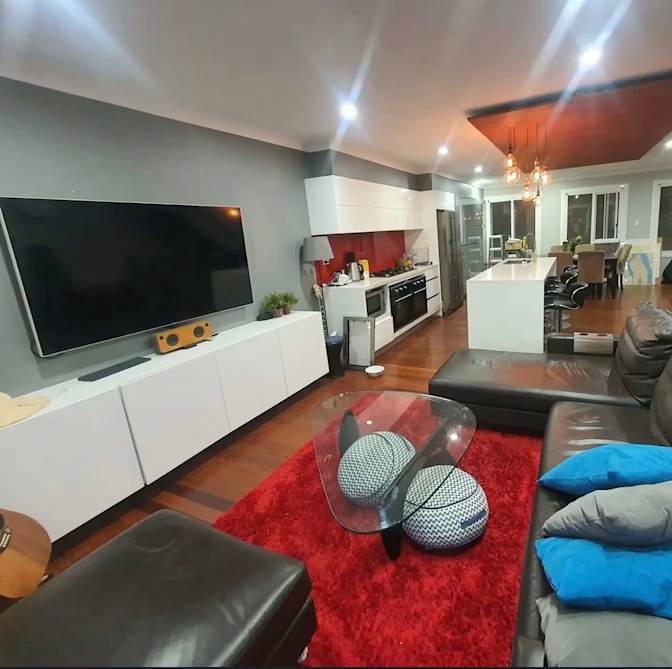 Caroline's room