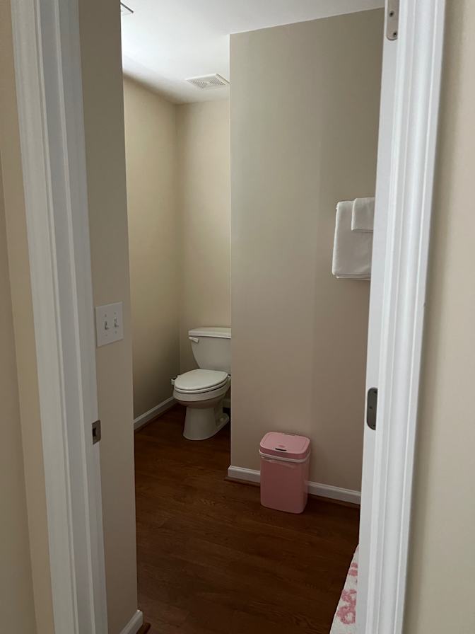 Alcove Rooms's room