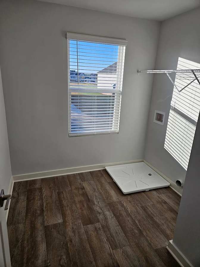Alcove Rooms's room