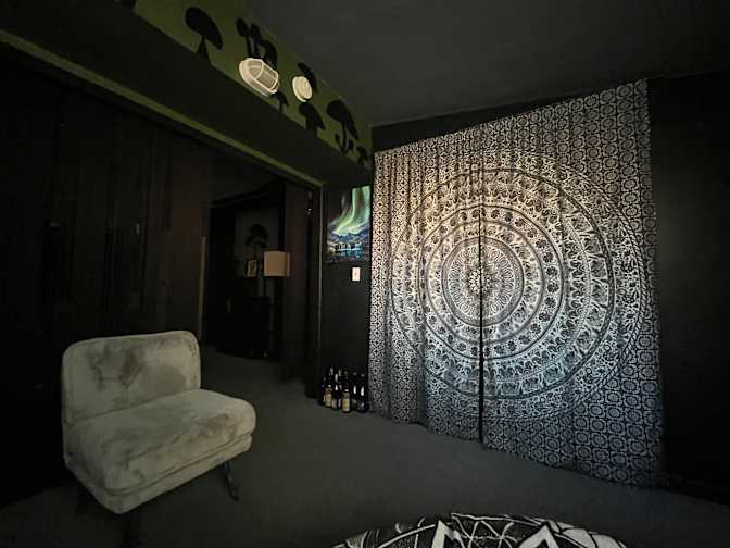 Liz's room