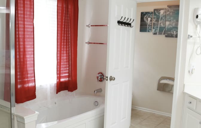 Alcove Rooms's room