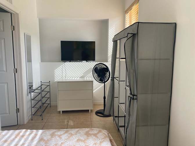 Laura Mateus's room