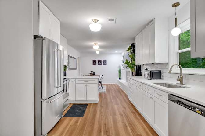 lifedoorrentals's room