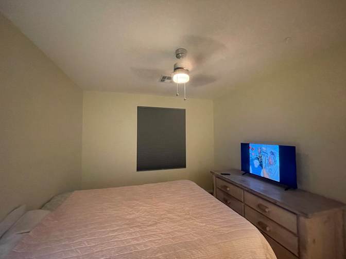Carlos's room