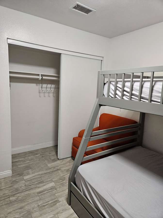 Luis's room