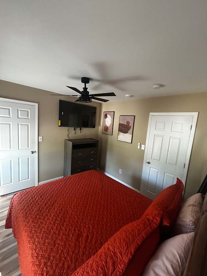 Alcove Rooms's room