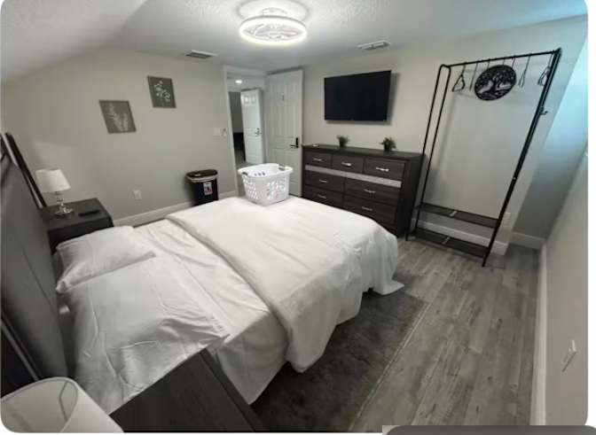 IGE Properties's room