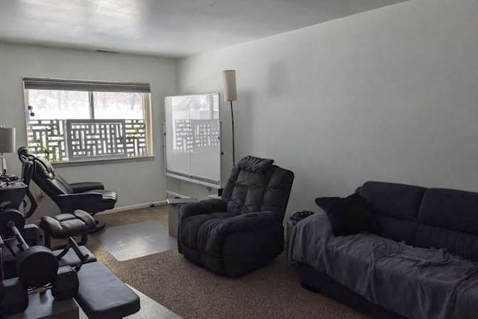 PRIVATE BEDROOM - Danbury - Connecticut - Office - Music - Craft Studio's room