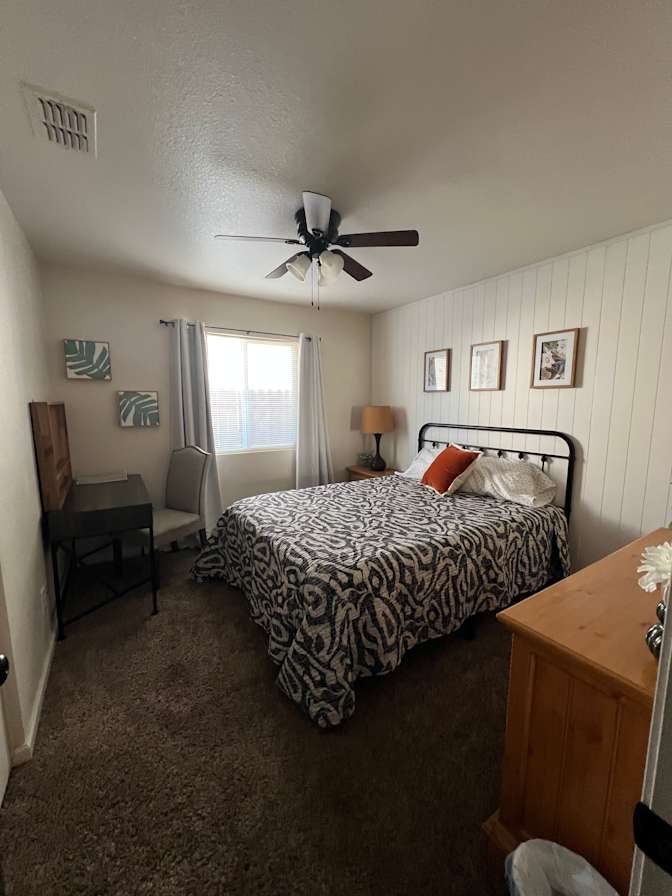 Mauricio's room