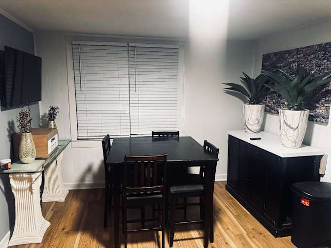 Ustreamin Homes INc's room