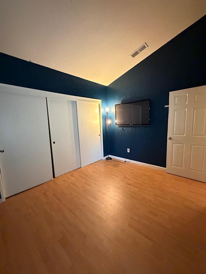 litzy k diaz's room