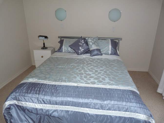 warren dowle's room
