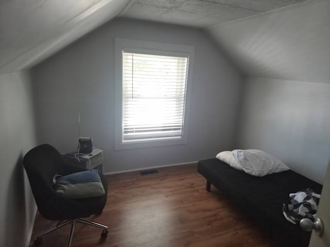 Tom's room