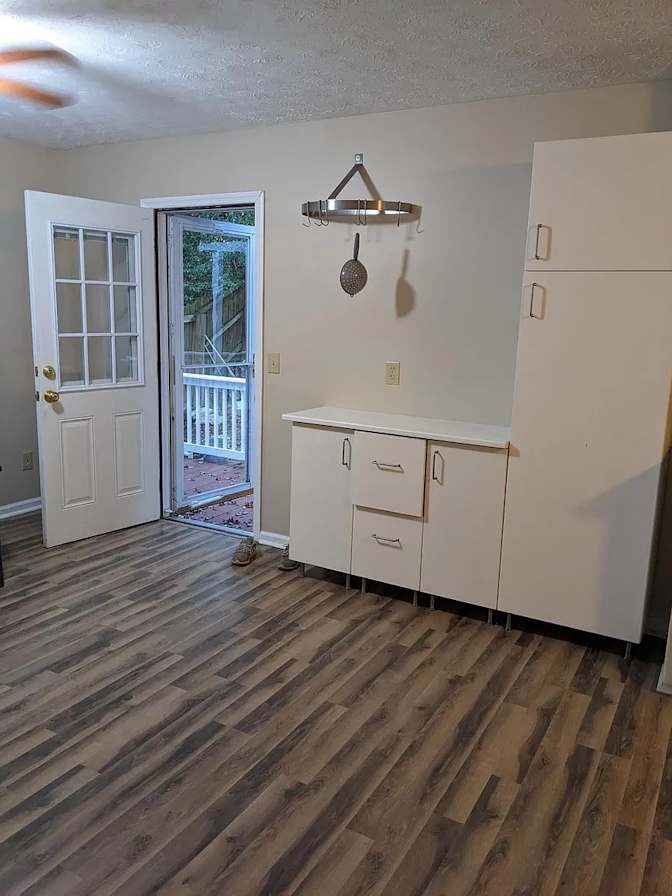 Alcove Rooms's room