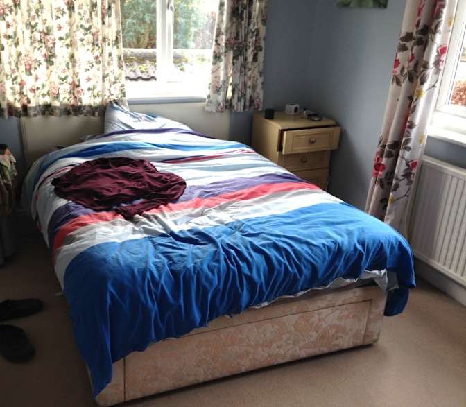 RICHARD HNAT's room