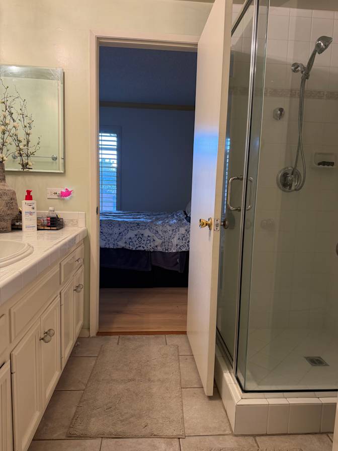 Sina's room