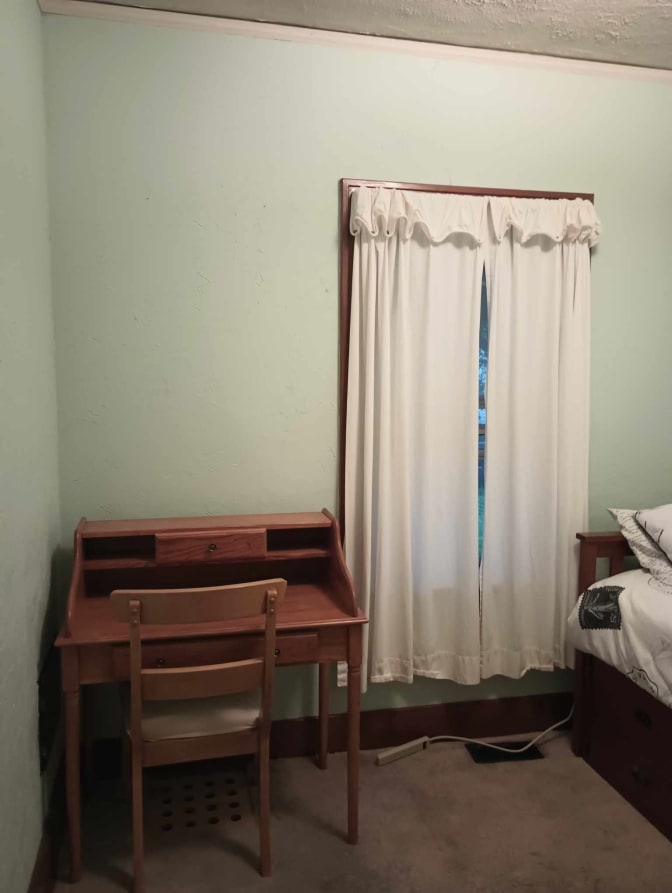 Eric Peterson's room