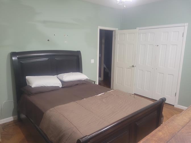 Qamar's room
