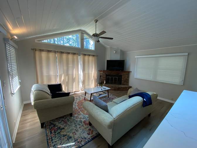 Alcove Rooms's room