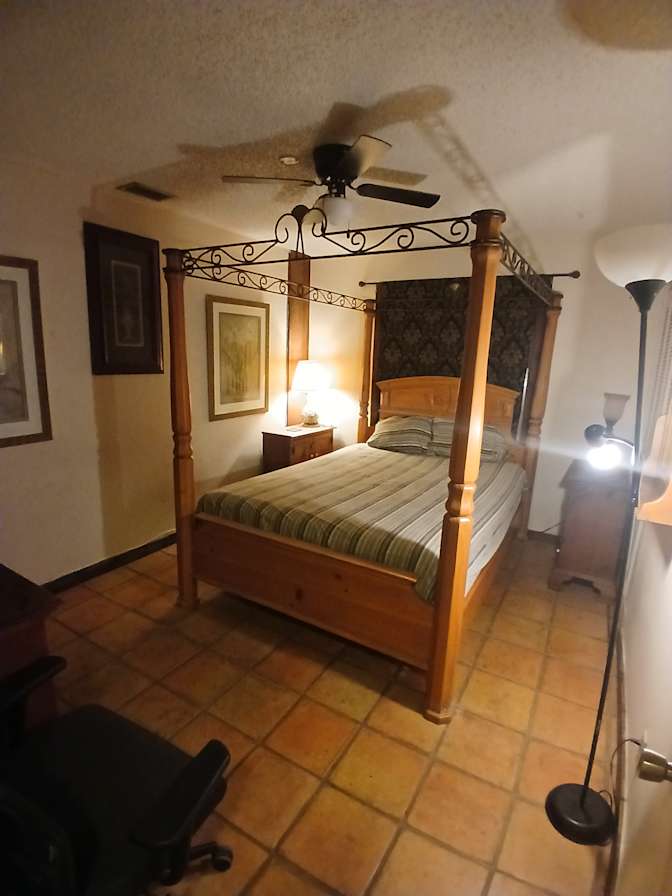 JEFF DAVIES's room