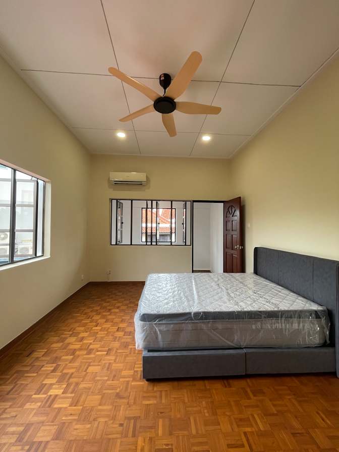 Carmen Low's room