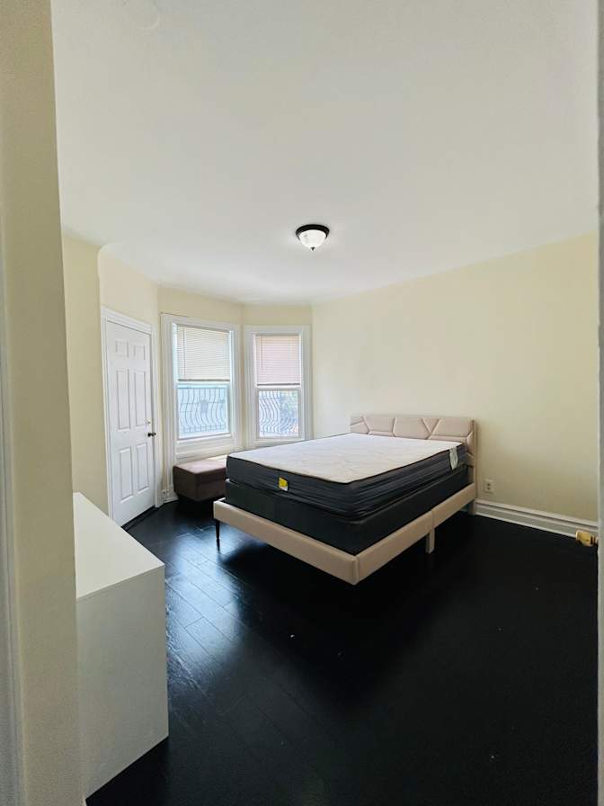 Mo's room