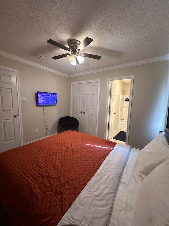kevin Takam's room